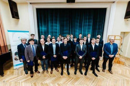 Szegedi SZC Déri Miksa Műszaki Technikum kiemelkedő eredményt elért tanulói, felkészítő tanárai és igazgatója