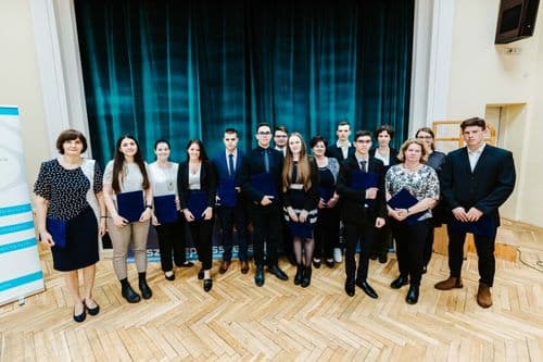 Szegedi SZC Kőrösy József Közgazdasági Technikum kiemelkedő eredményt elért tanulói, felkészítő tanárai és igazgatója